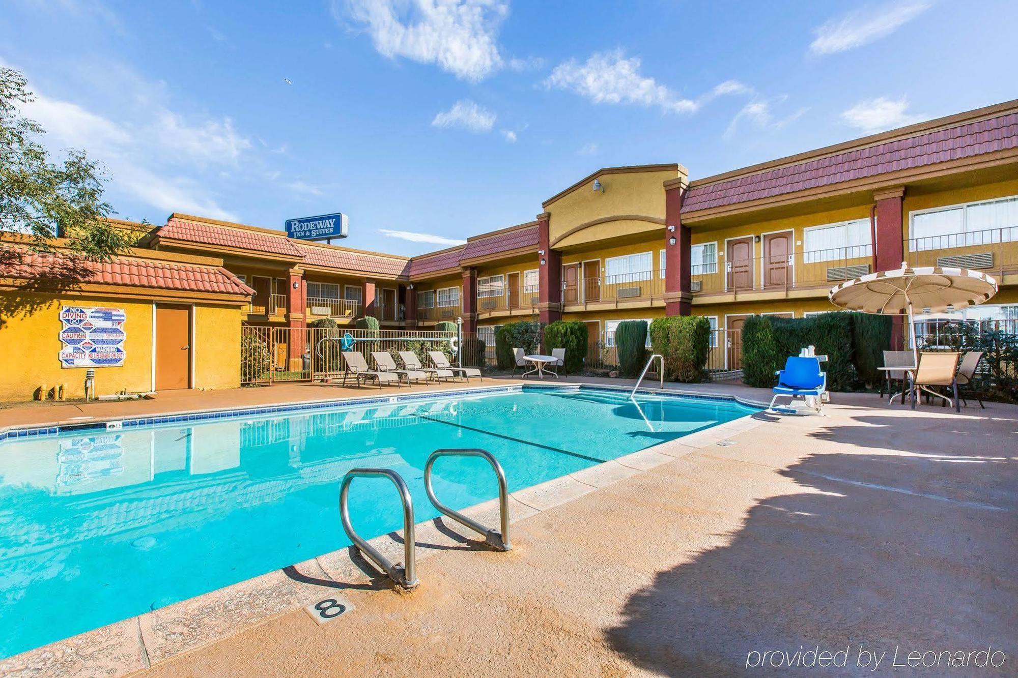 Rodeway Inn & Suites Corona Exterior foto
