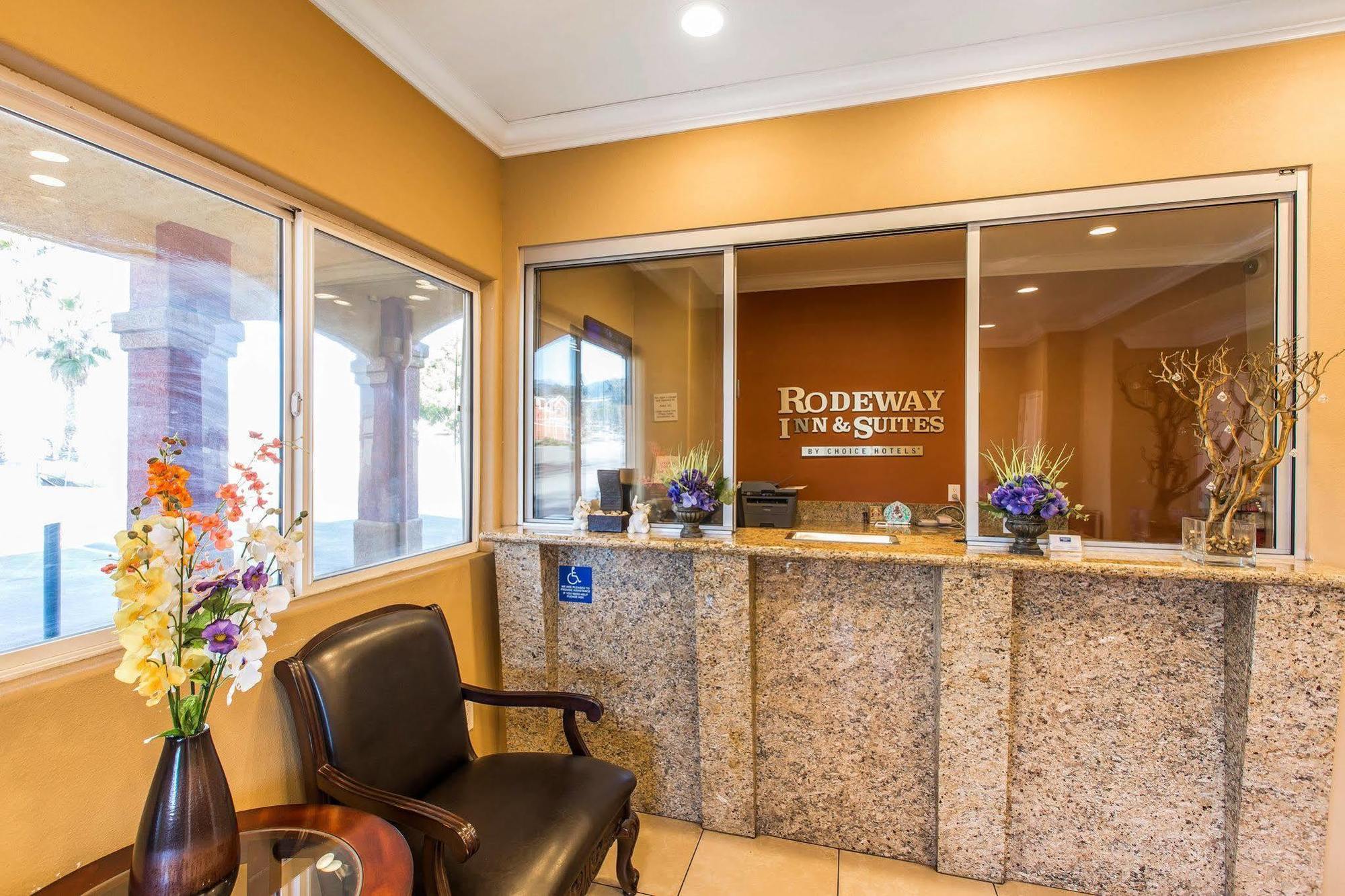 Rodeway Inn & Suites Corona Exterior foto